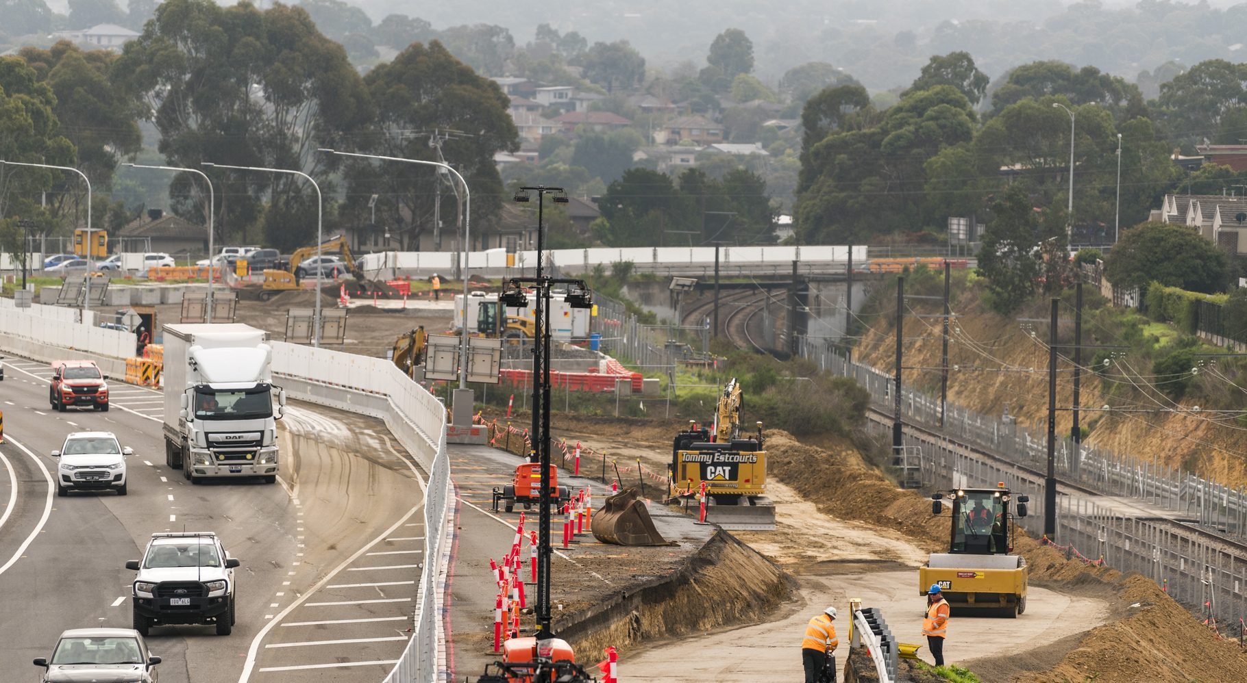 Keeping-traffic-moving-on-Greensborough-Highway-alongside-works-on-the-Hurstbridge-Line